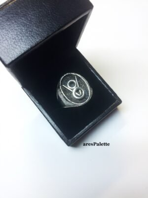 v8 logo ring